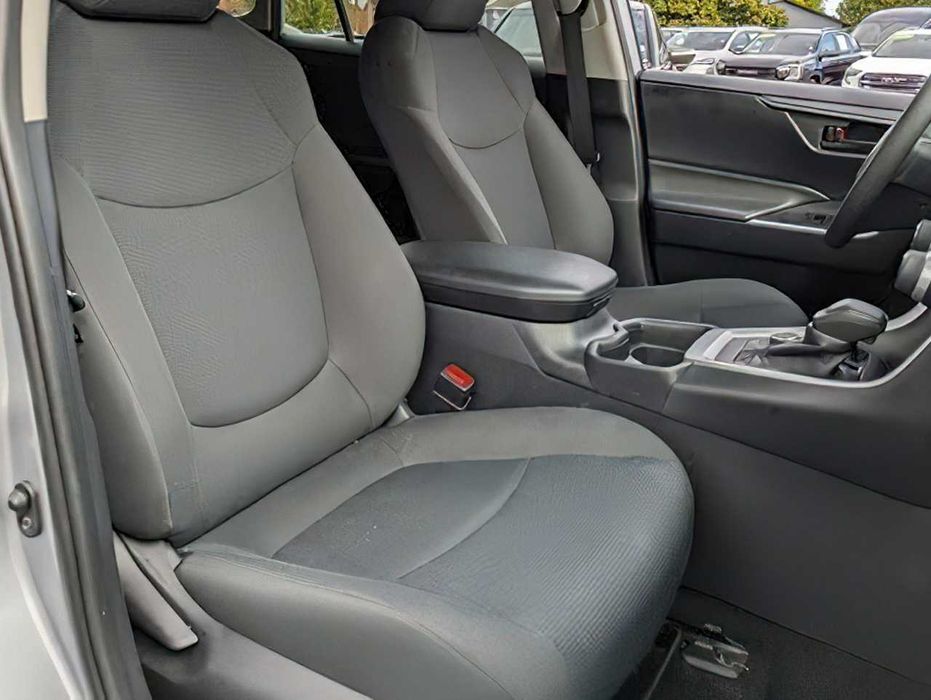 Toyota RAV4 Hybrid LE      2019