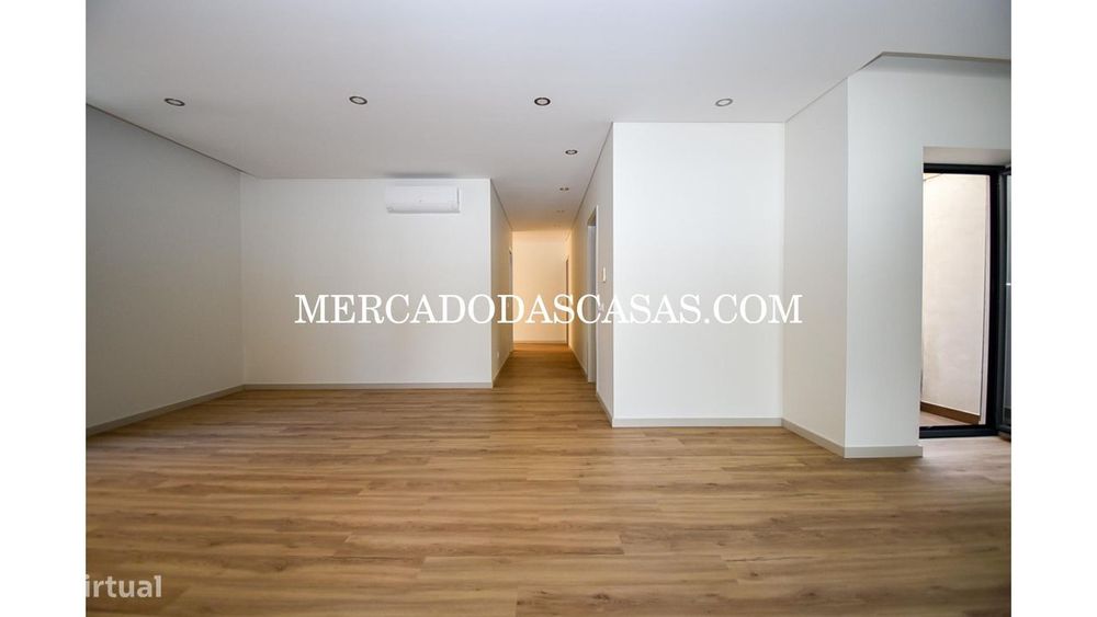 T3 Restaurado no Coração de Espinho com Terraço