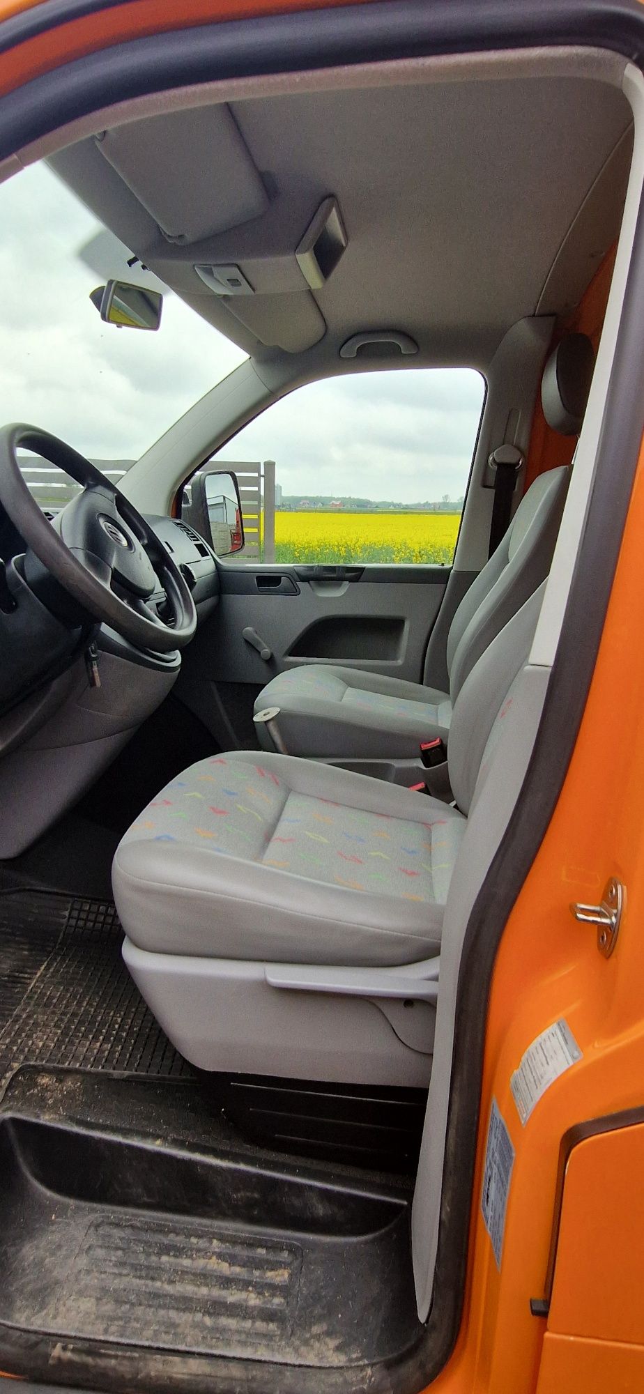 Volkswagen T5 1.9TDI  2009r zadbany bdb stan  plandeka