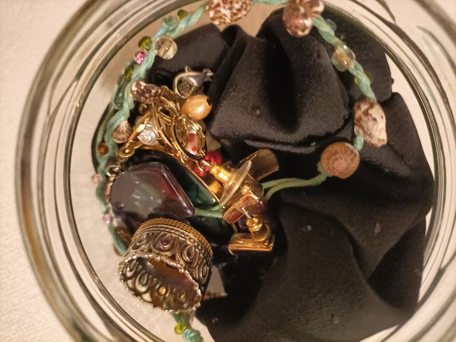 Pote de jóias misterioso