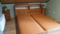 Sypialnia PRL łóżka, szafa, kastliki, kufry, schowki