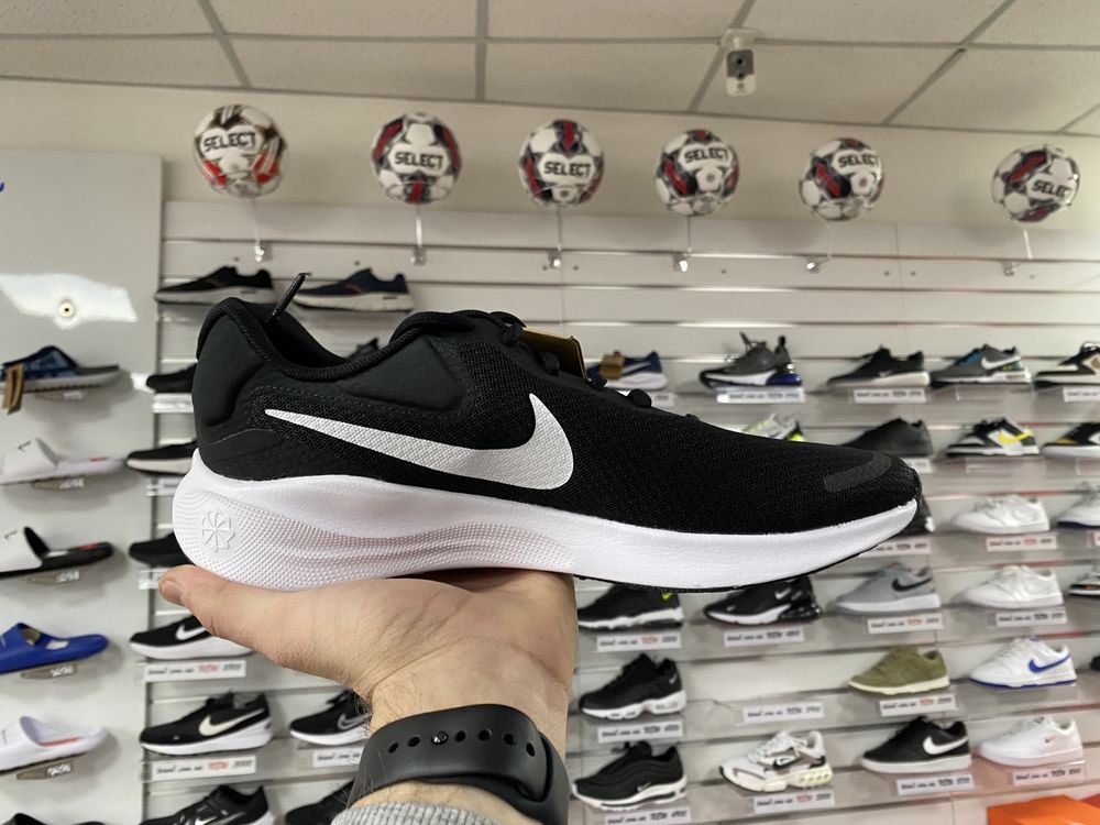 Кросівки Nike Revolution 7