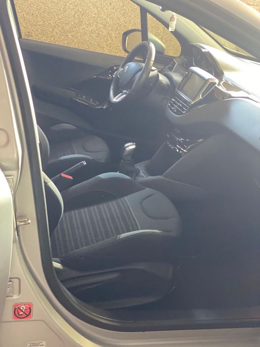 Peugeot 208 gt line 1.2