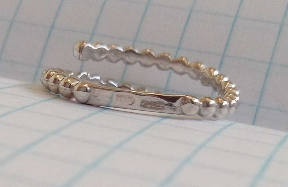 Кольцо Кільце Срібло 925 проби. Розмір 16