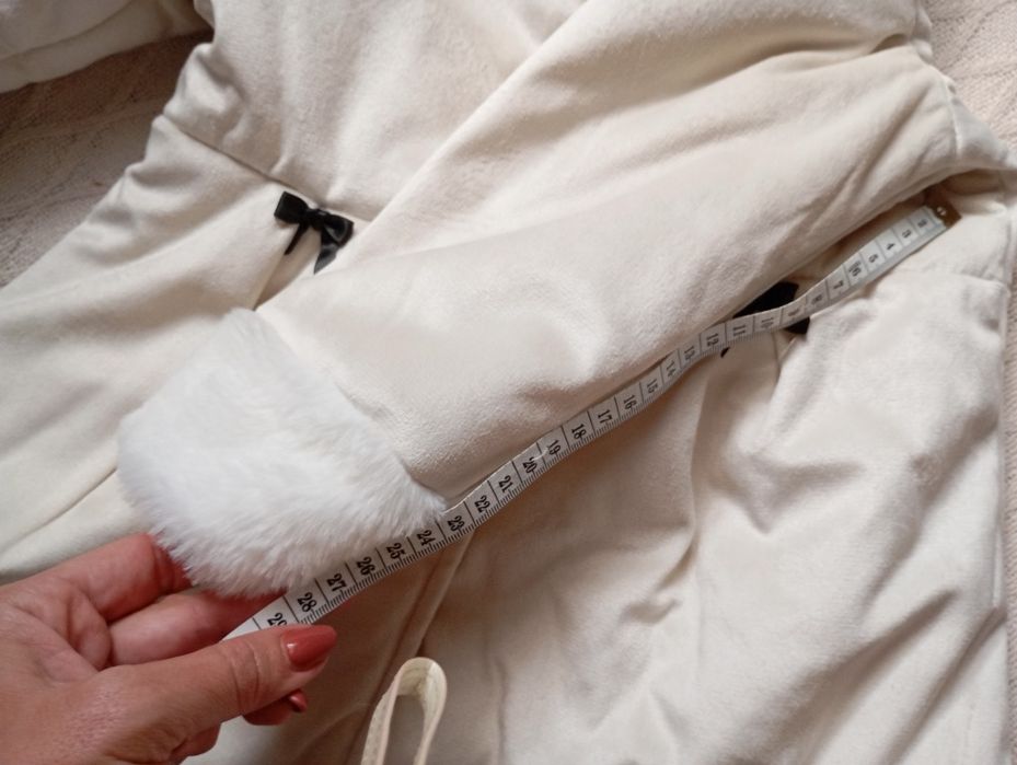 Elegancki NOWY śmietankowy płaszczyk 6L ocieplany z futerkiem