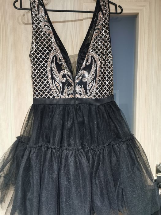 Nowa suknienka tiulowa