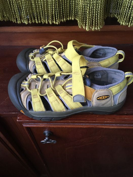 Комфортная обувь с закрытым носком и пяткой