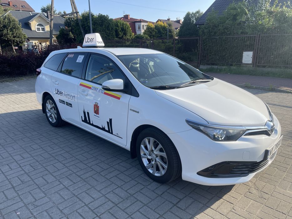 Toyota Auris Hybrid | Automat | 1.8 | 2016