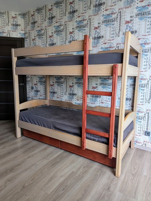 Двоповерхове ліжко з шухлядами