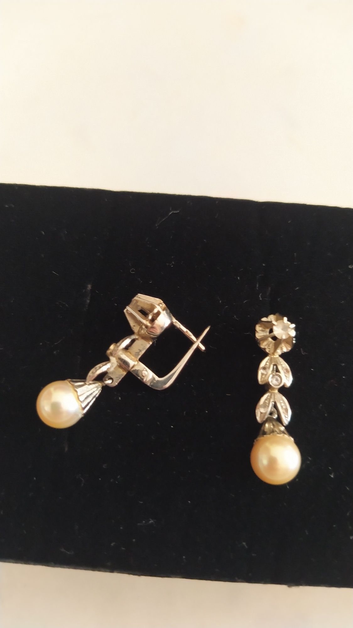 Brincos de ouro branco