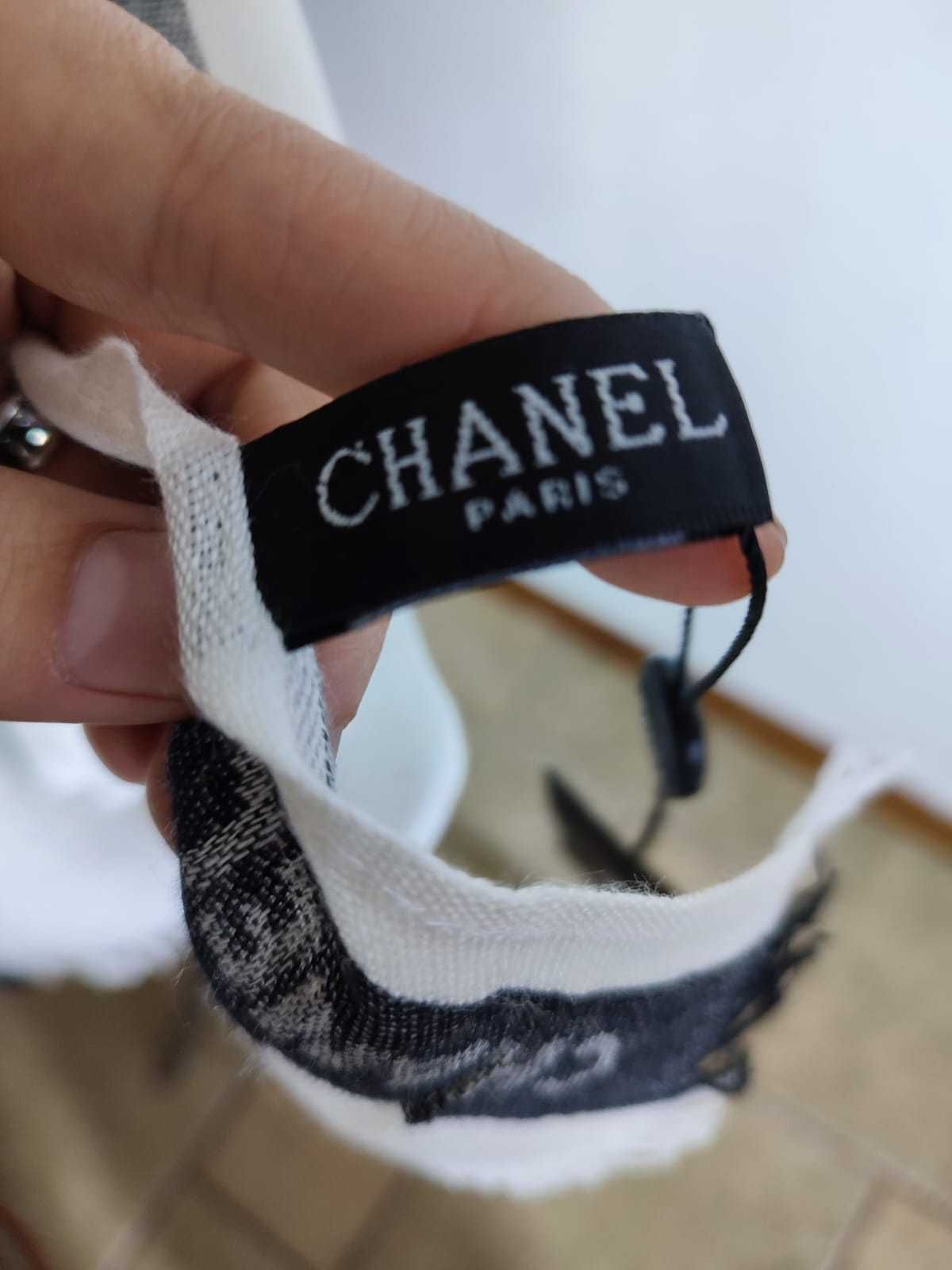 Szalik CHANEL kremowy z logo, wełna i jedwab