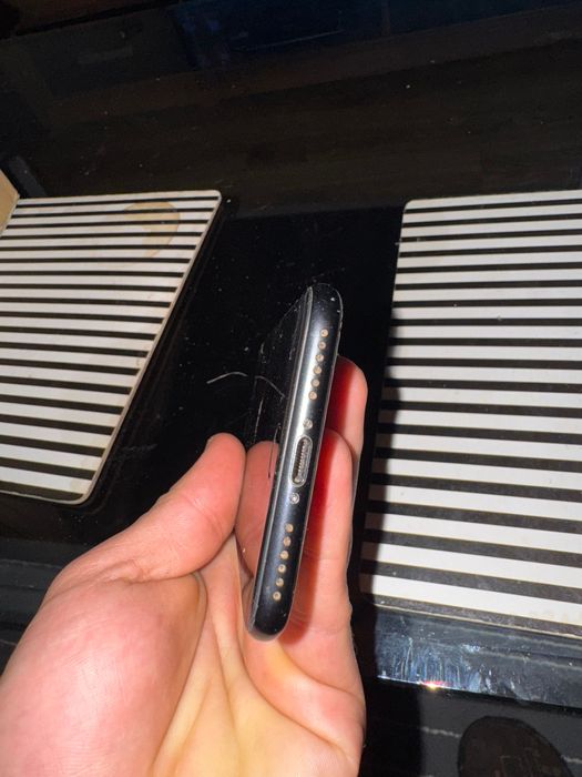 Sprzedam iPhone'a se 2020 Zablokowany na części