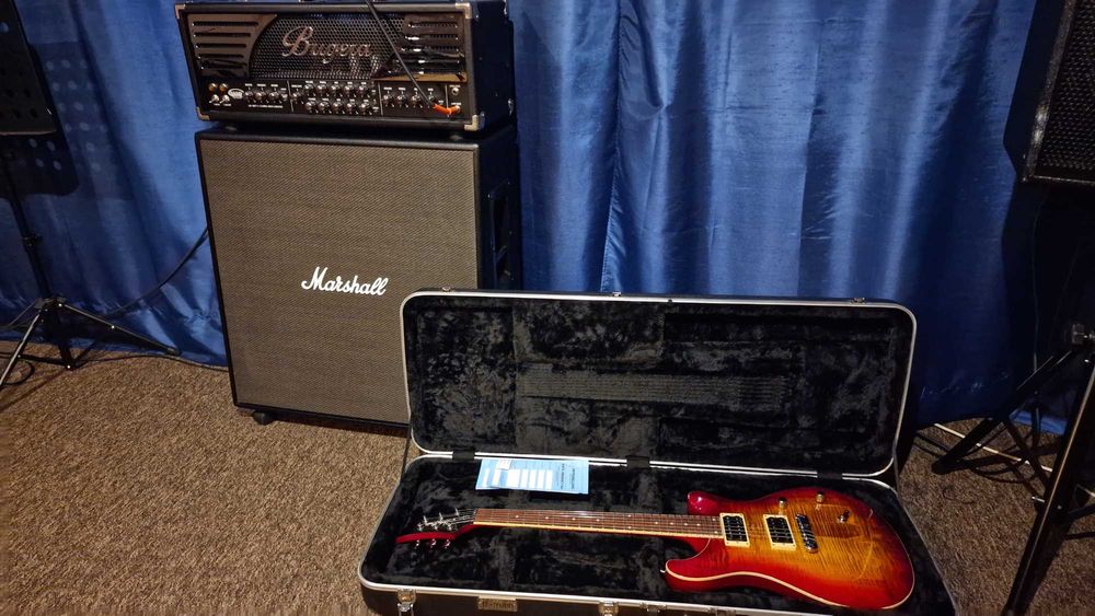 Wzmacniacz lampowy Bugera razem z paczką Marshalla