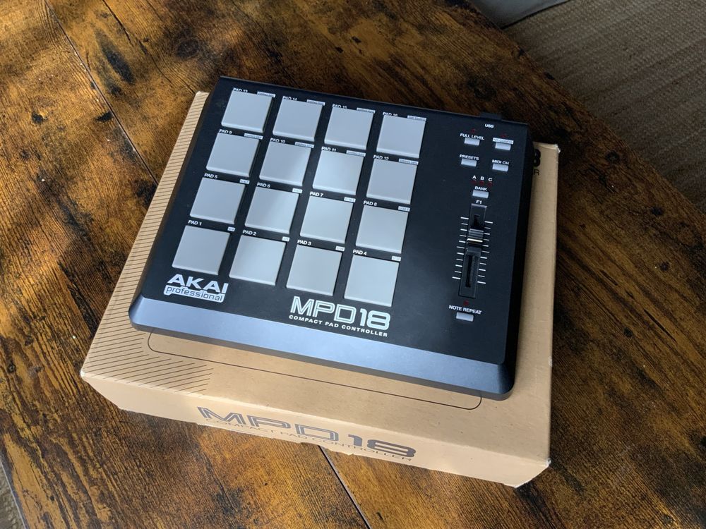Kontroler midi  AKAI mpd18, sampler, mpd, stan bdb