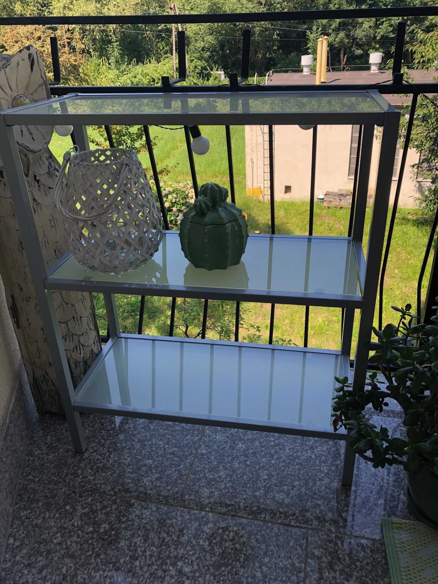 Minimalistyczny regał szklano-aluminiowy szkło matowe JYSK neo design