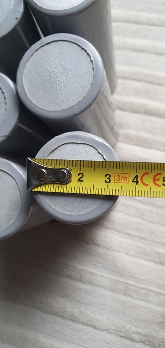 Kondensatory elektrolityczne Elwa 4700uf 63v 6sztuk..