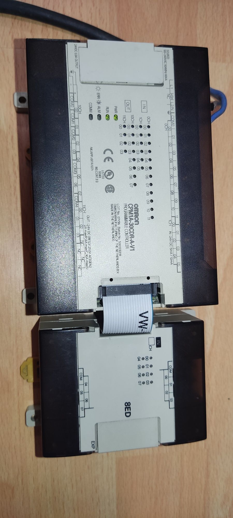 PLC CPM1A-30CDR + carta CP1W-8ED Omron