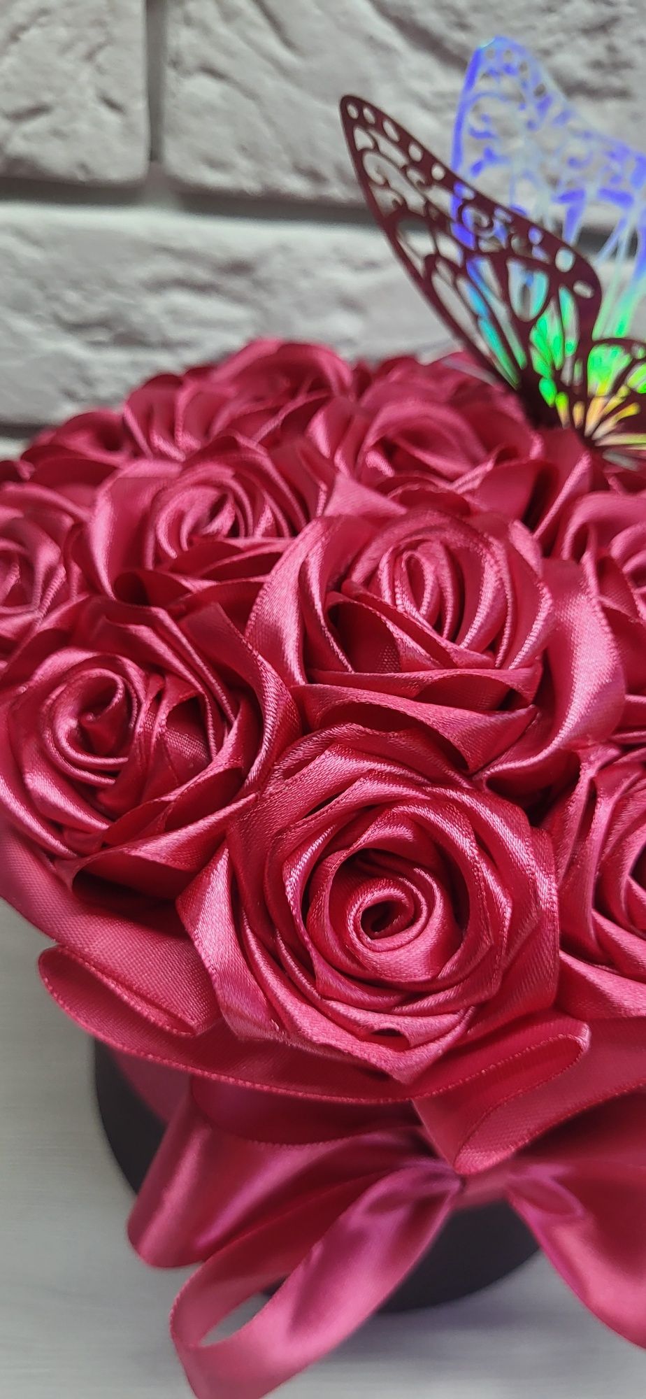Flower box, bukiet z wiecznych róż ze wstążki na dzień mamy, urodziny