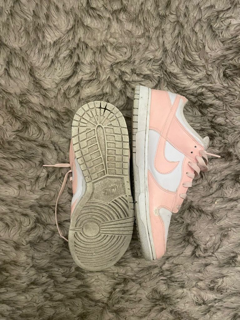 Tênis Nike dunk rosa