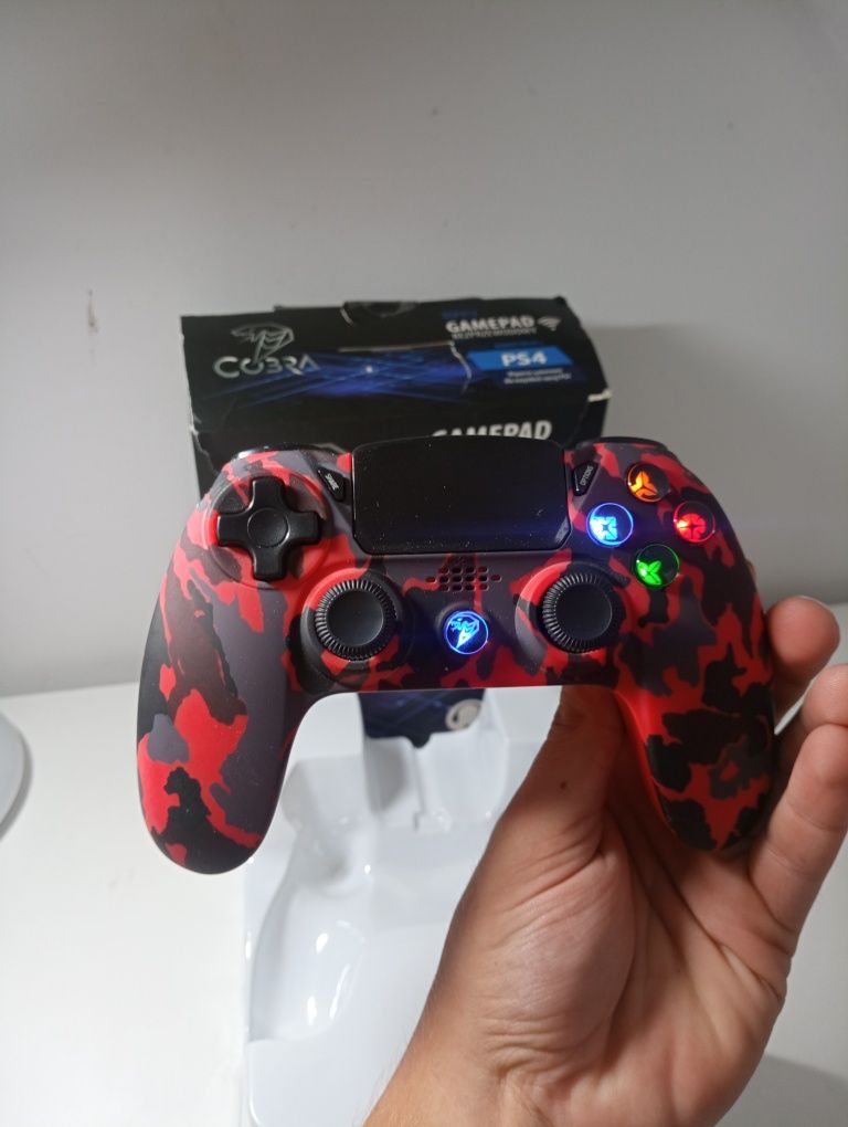 Pad Cobra do PS4 - bezprzewodowy | czerwony moro |