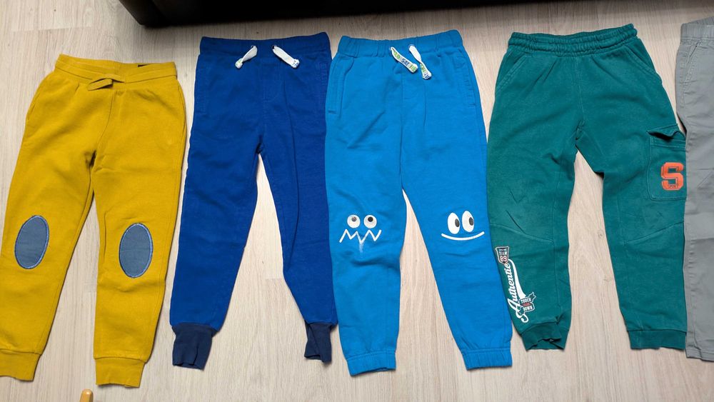 Paka dla chłopaka rozmiar 122/128 spodnie i bluzy