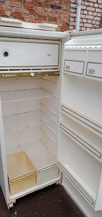 Холодильник, робочий