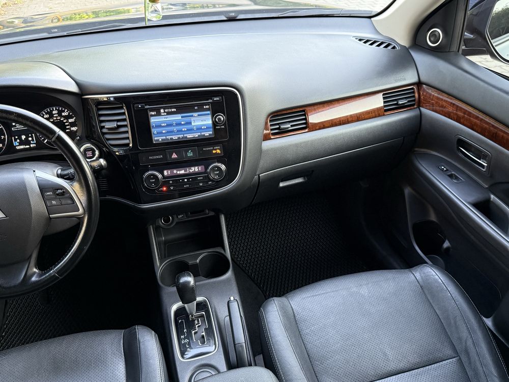 Mitsubishi Outlander 2013 г 2.4 бензин