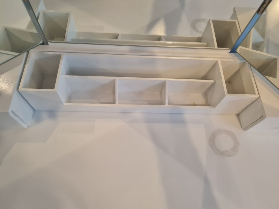 Toaletka biała dla dziewczynki