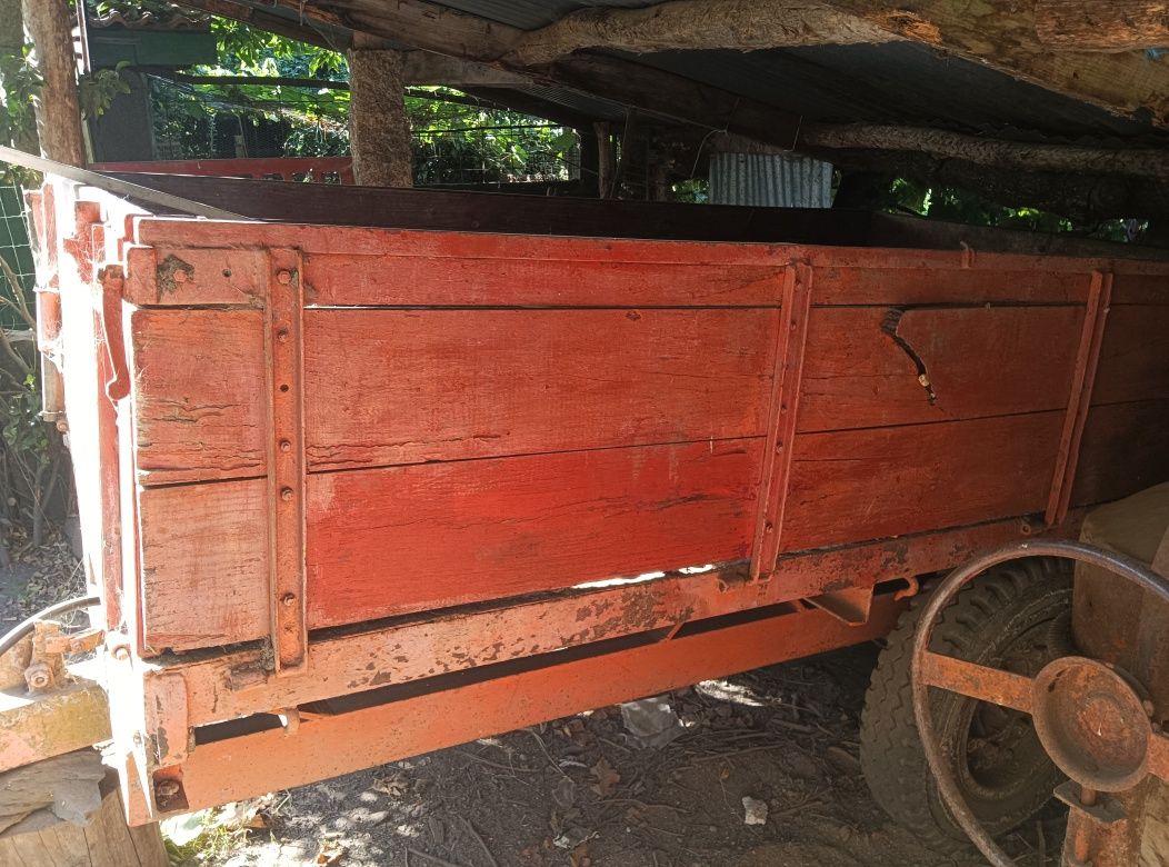 Vendo reboque agrícola tribasculante