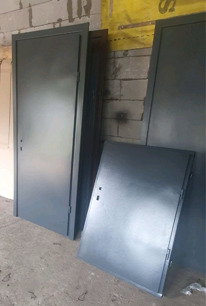 Железные двери тамбурные, в подвал или подьезд двери в гараж купить