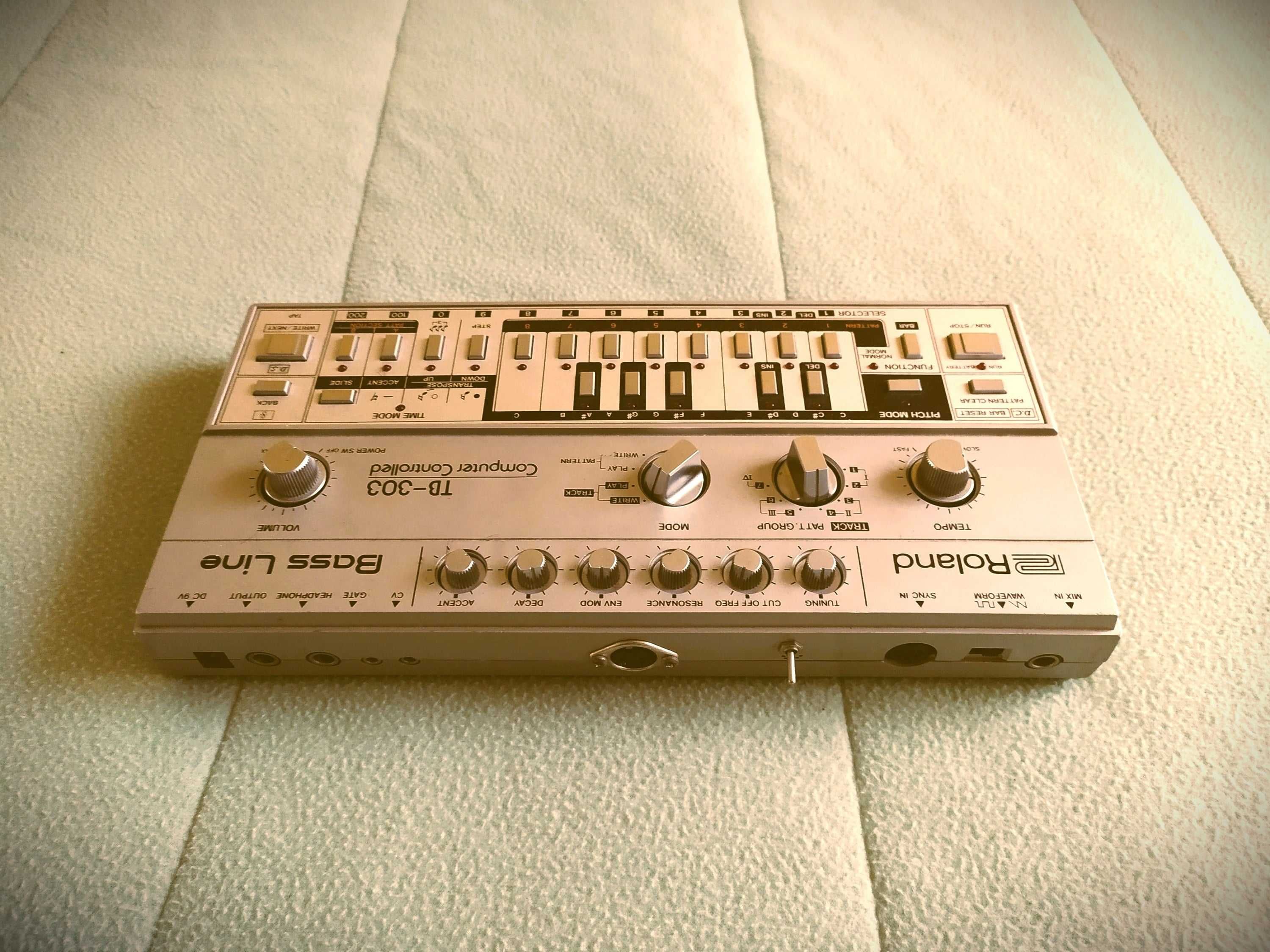 Roland TB-303 c/MIDI original vintage 1980's