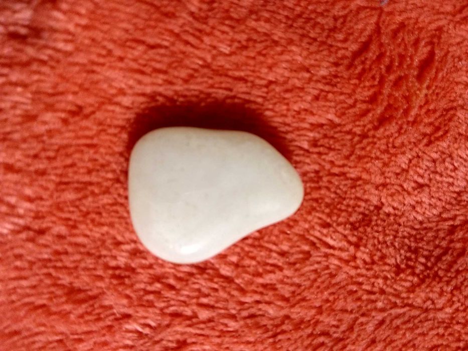 Камінь Сколецит талісман мінерал оберіг кристалл интуиции медитации