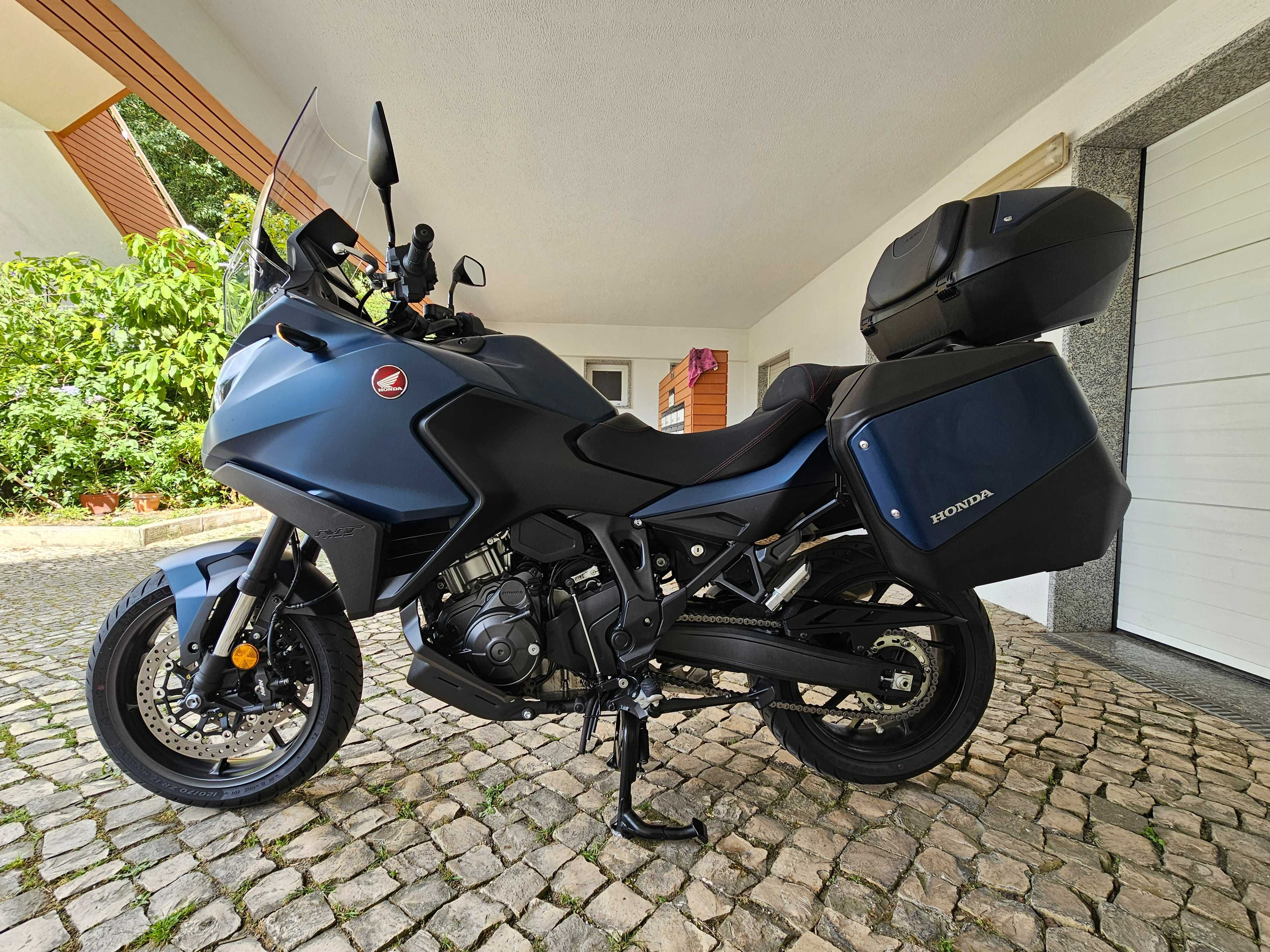Honda NT 1100 com 11.411 kms de 2024 com garantia até Outubro de 2027