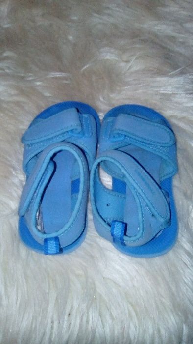Vários Chinelos / Sandálias MENINO