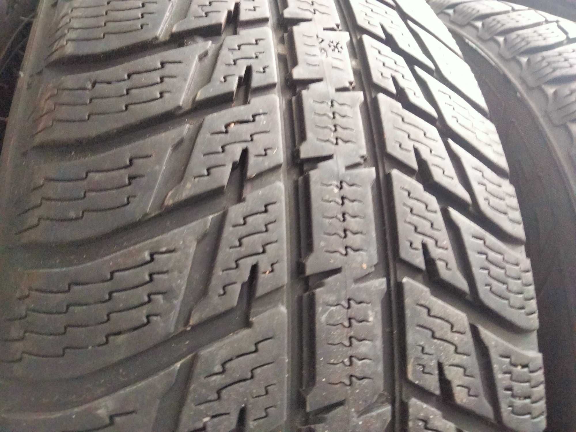 245 65R17 Nokian