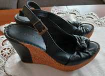 Buty na koturnie