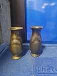 Vendo  duas jarras