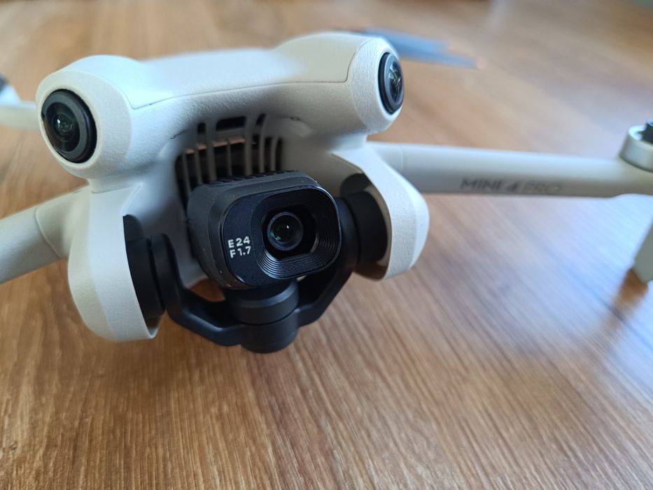 Dron DJI Mini 4 Pro Fly More Combo RC2 z DJI care!