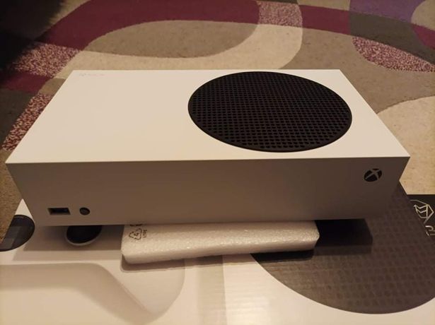 XBOX one S + pad cobra