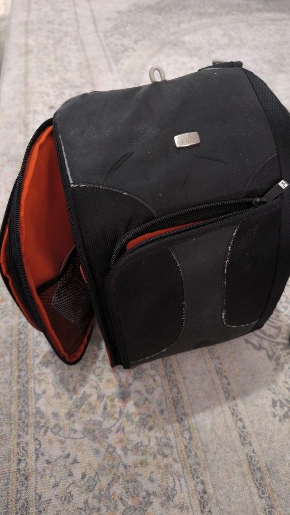 Máquina fotográfica Nikon D3100 quase nova com tripé e bolsa