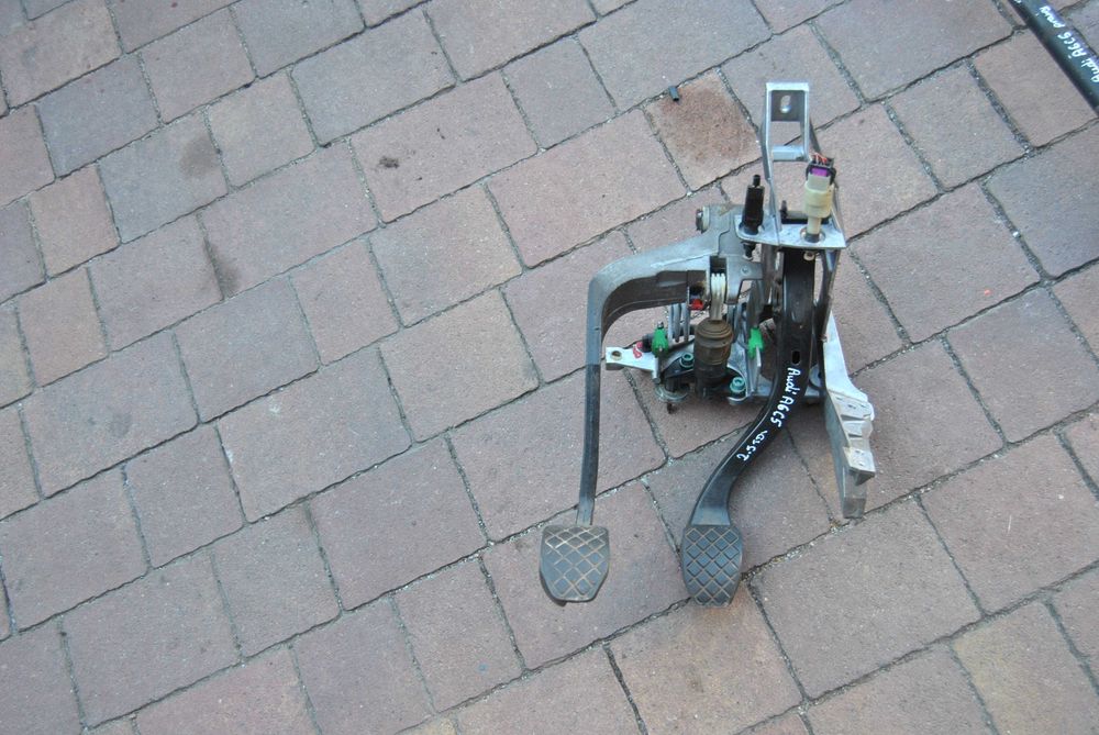 Pedały Audi A6 C5 kombi 2,5TDI 2000r