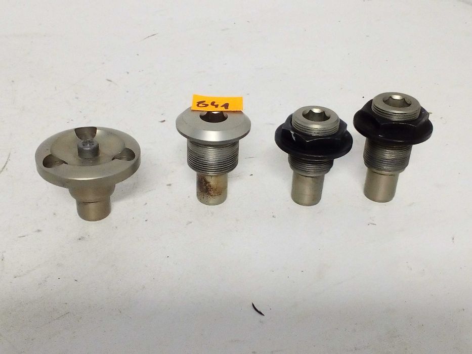 Bmw k 1300 śruba wahacza kontra śruby