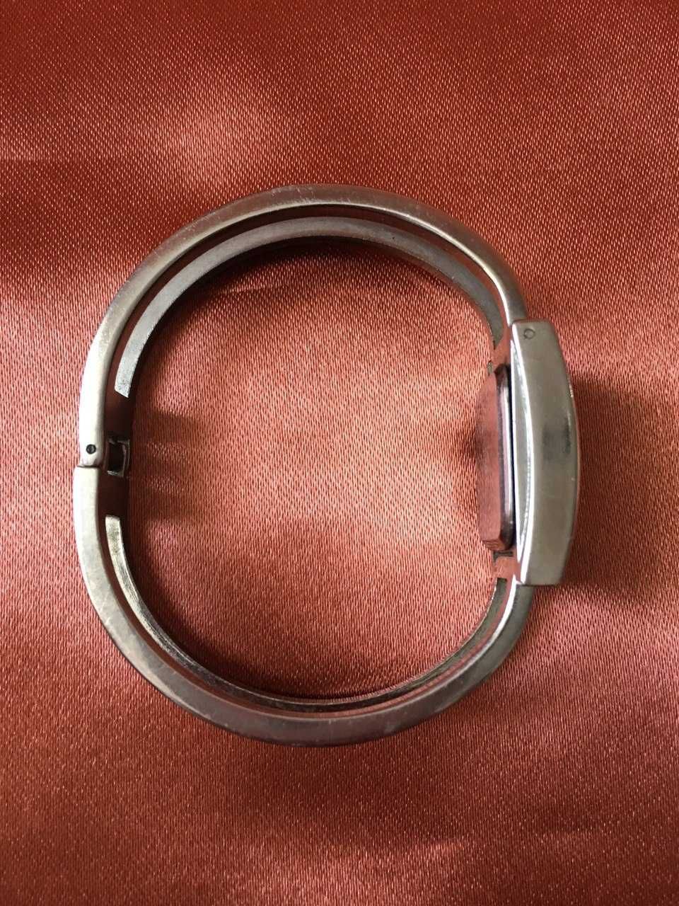 Винтажные женские часы  Gucci japan movement