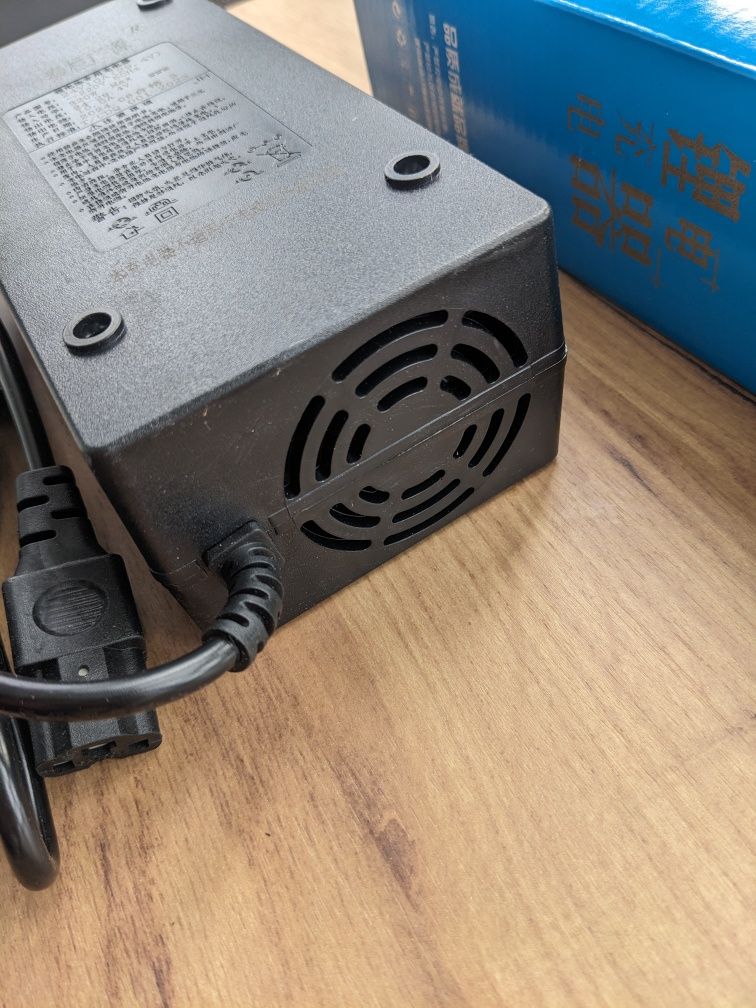 Зарядка 24V 10а для li-ion та LiFePO4