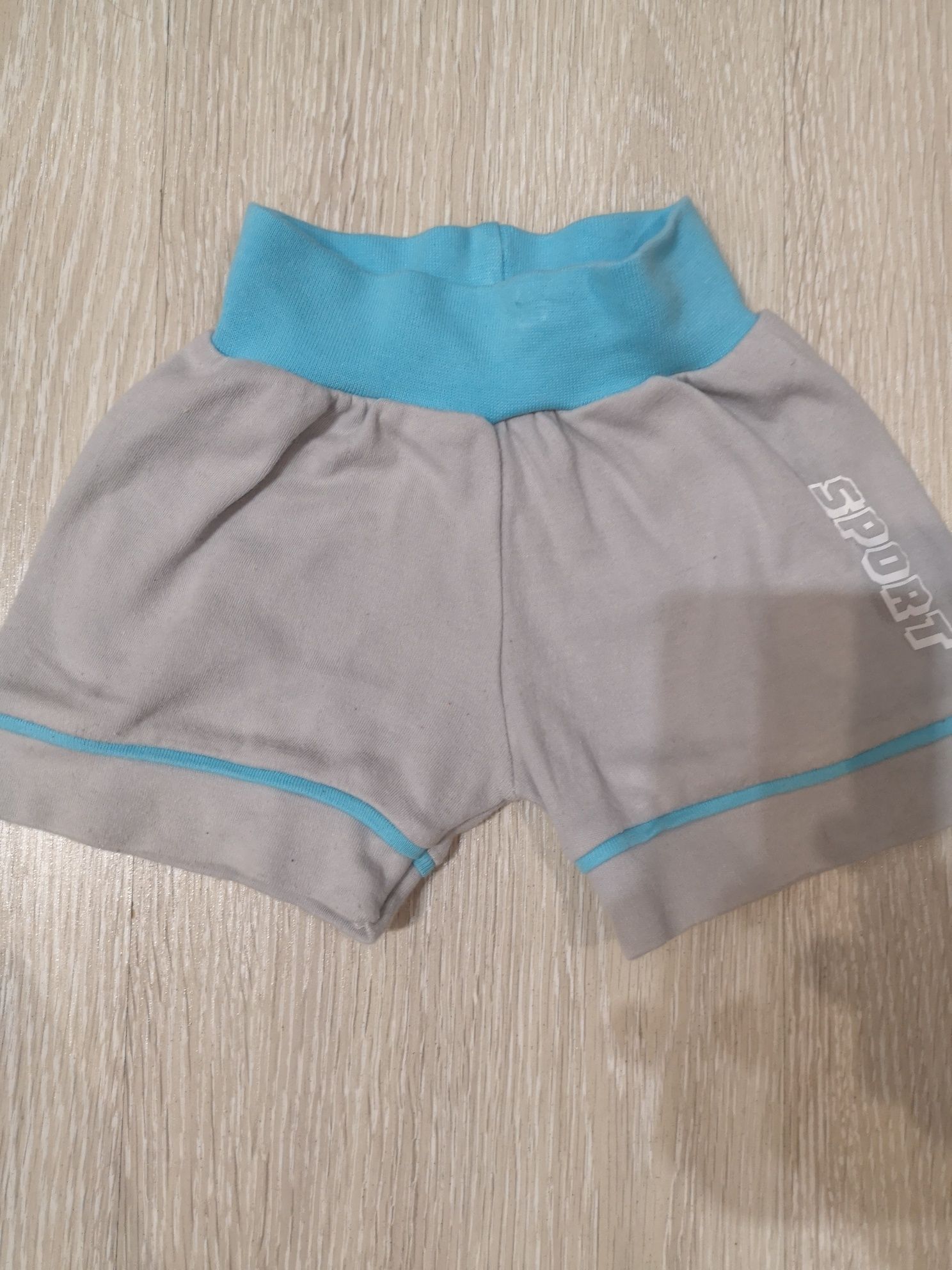 Komplet letni r. 74 spodenki T-shirt