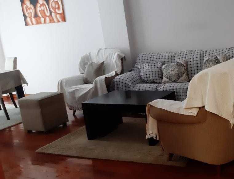 Alugo quarto em Braga a menina estudante