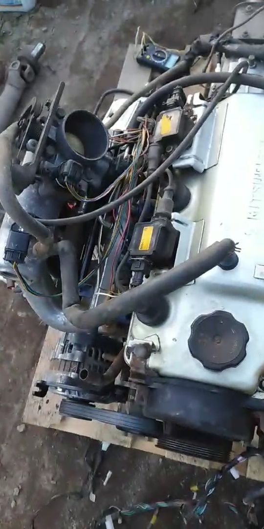 Двиготель, мотор Mitsubisi 4g18