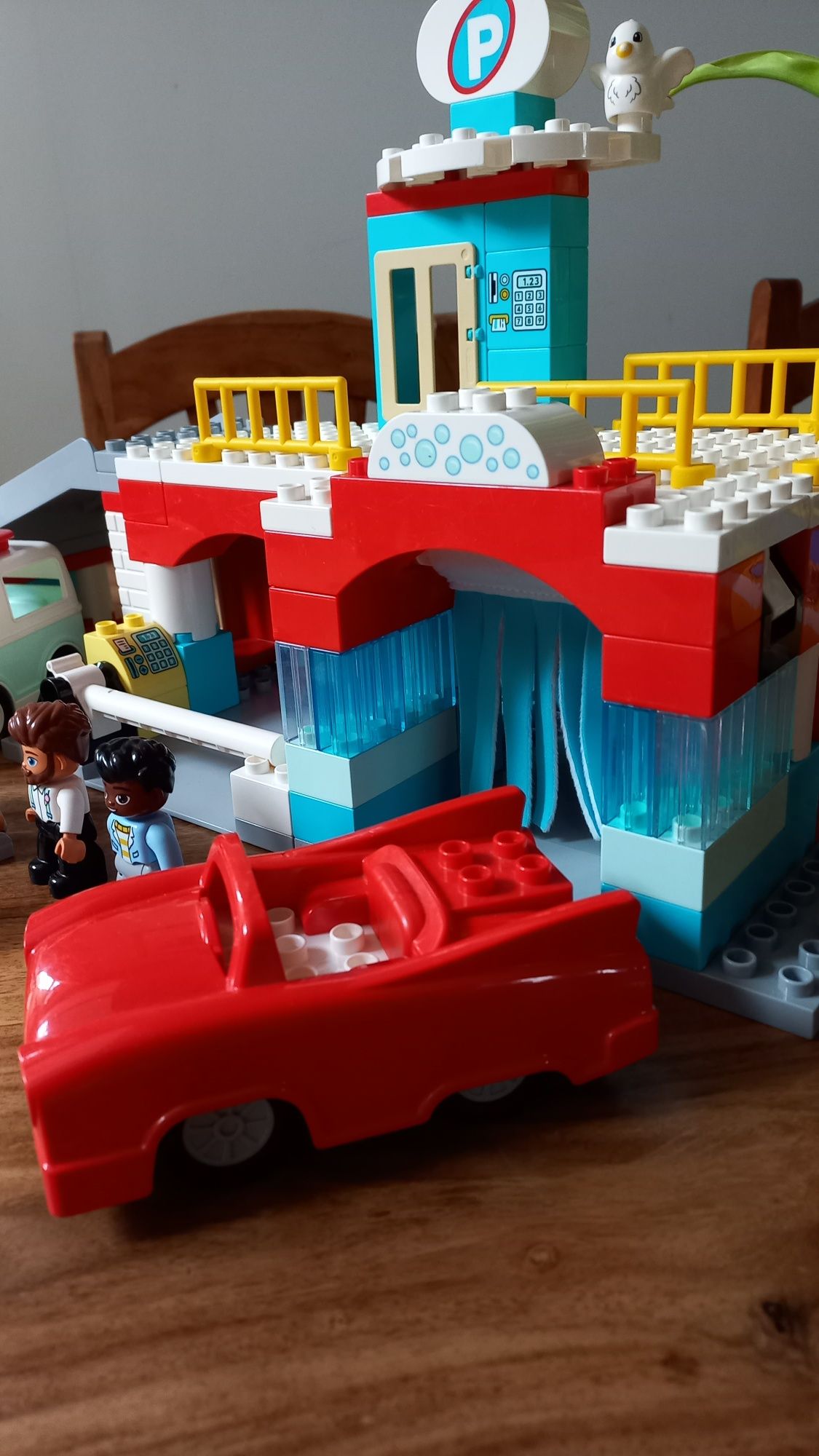 LEGO Duplo parking piętrowy wraz z myjnią
