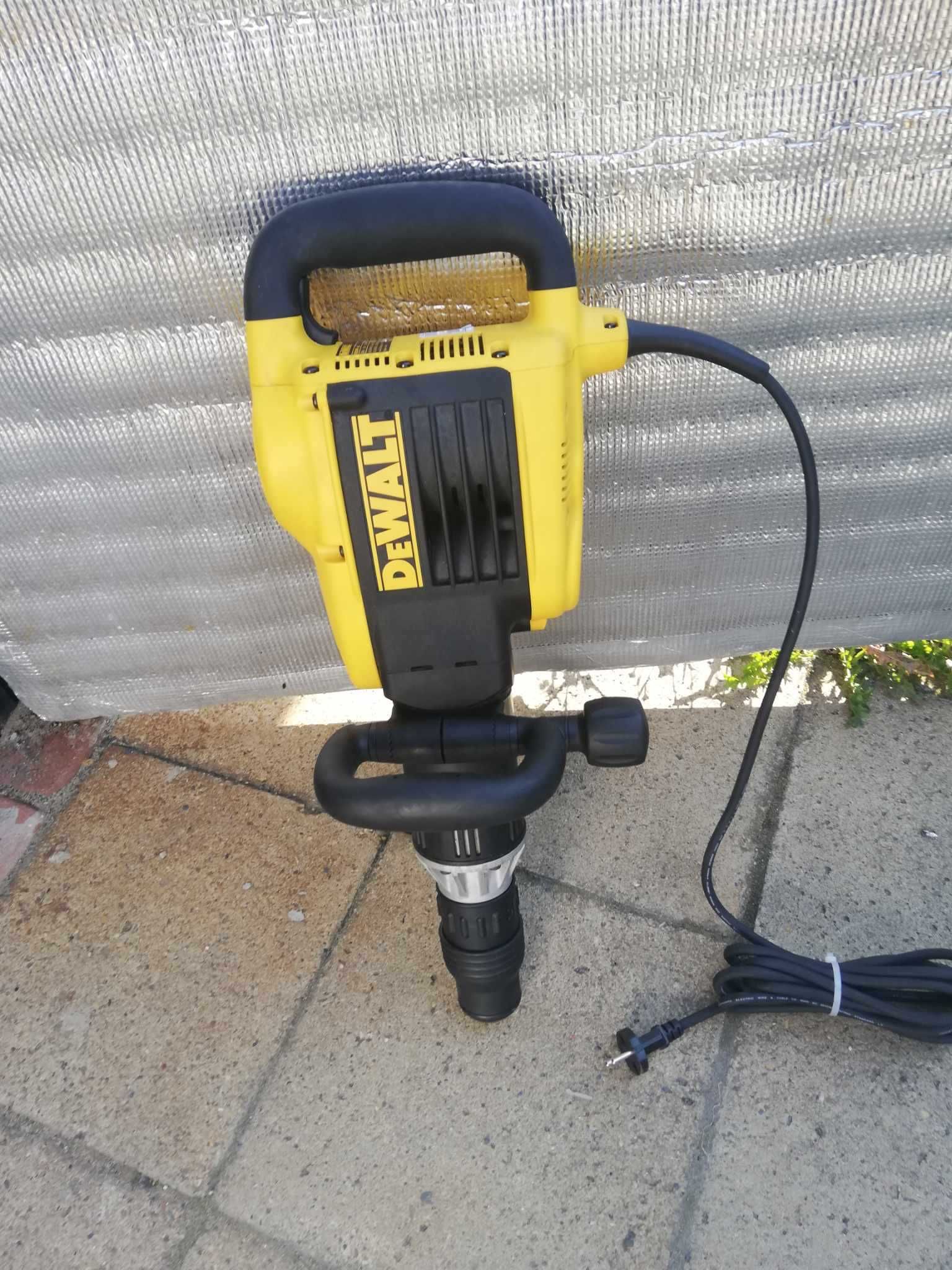 Wynajem młota wyburzeniowego DeWalt D25899K-QS  17,9J