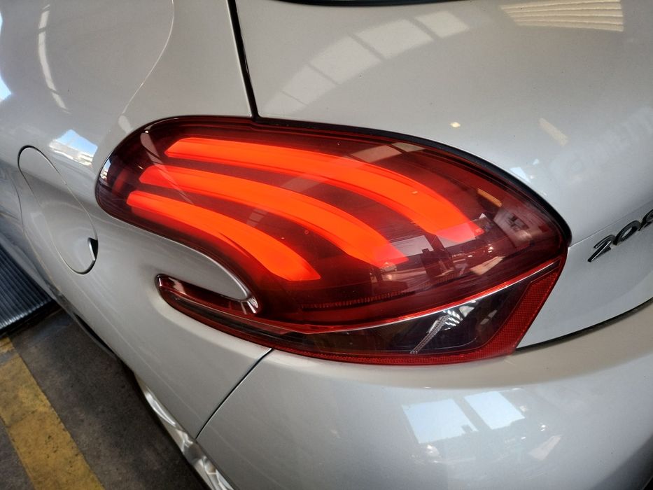 Farolins trás do Peugeot 208
